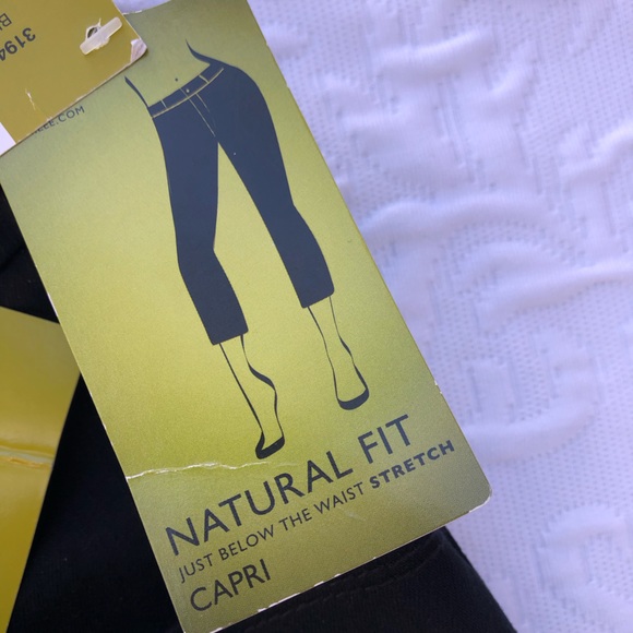 Lee StyleUp Natural Fit Embroidery Jean Capri size 24W Med NWT - Picture 6 of 15